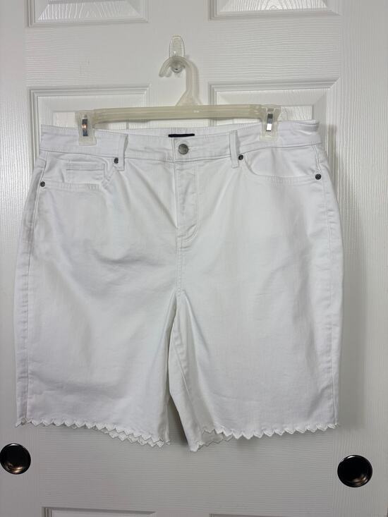 NYDJ Pants - NYDJ White Denim Women's Shorts Scalloped Hemline Bermuda Style Size 18
